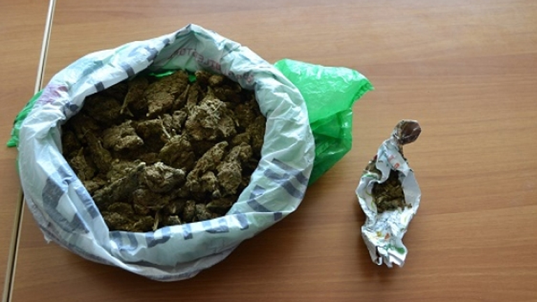 Οι τσέπες ήταν φουσκωμένες με… κάνναβη