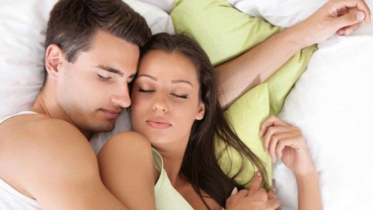 Ο ύπνος με τον σύντροφό μας μπορεί να μας… καταστρέψει