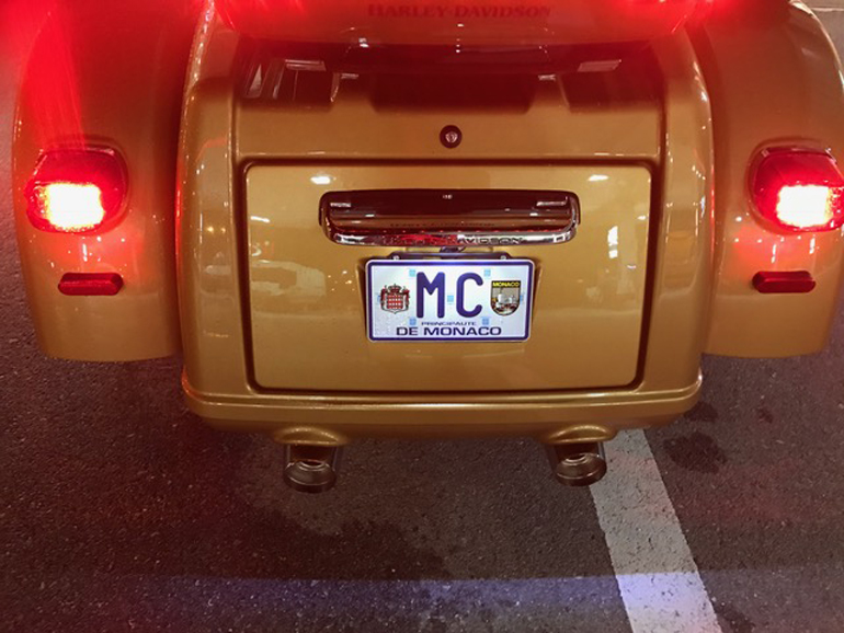 Τέτοια... οπίσθια σε προκαλούν!