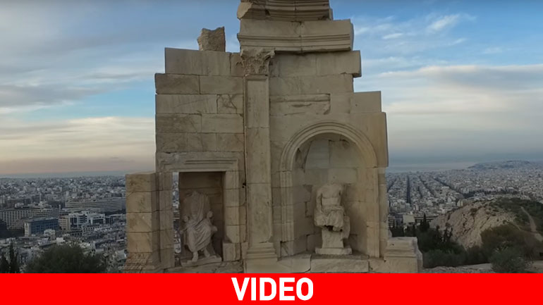 Το μνημείο του Φιλοπάππου από ψηλά