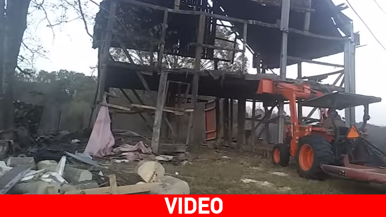 Έτσι γκρεμίζουν τους αχυρώνες στο Τενεσί…