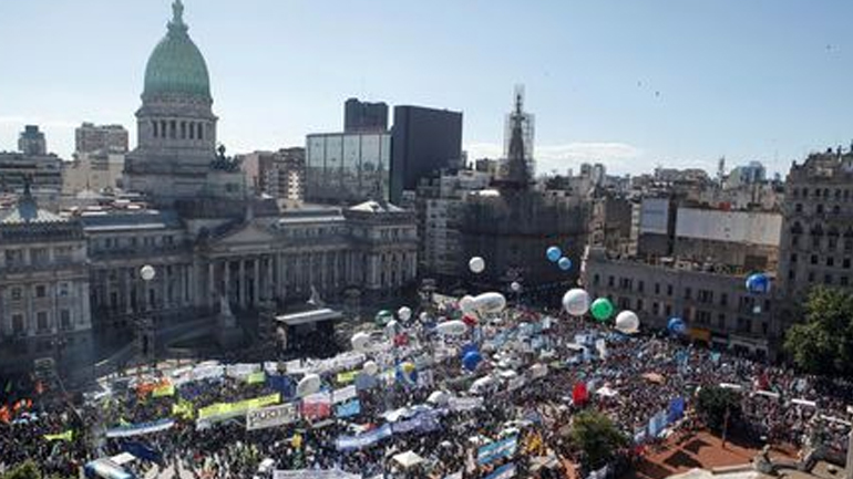 Αργεντινή: Χιλιάδες διαδηλωτές ζήτησαν να δοθεί μεγαλύτερη βοήθεια στους φτωχούς