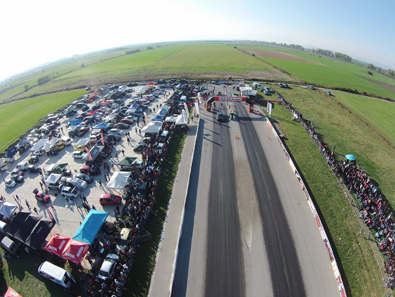 Μία ευθεια, δύο οδηγοί, ένας νικητής...