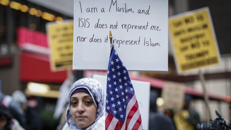 ΗΠΑ: Στο Διαδίκτυο χιλιάδες Αμερικανοί δεσμεύονται ότι θα συμπαρασταθούν στους Μουσουλμάνους