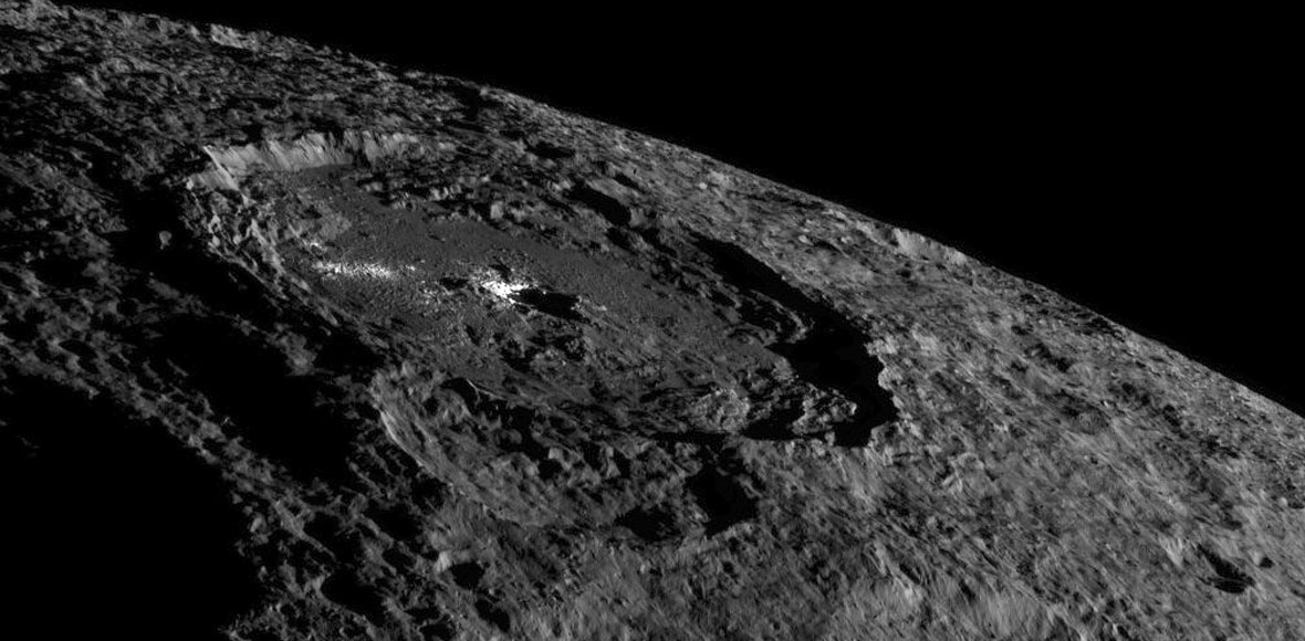 H Aυγή στον πλανήτη-νάνο…