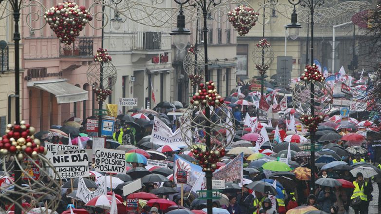 Πολωνία: Διαδήλωση για τις μεταρρυθμίσεις του εκπαιδευτικού συστήματος