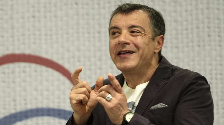 Θεοδωράκης: “Στην κυβέρνηση έχουμε λαϊκιστές, ψεκασμένους, σταλινικούς, επικίνδυνους γραφικούς”