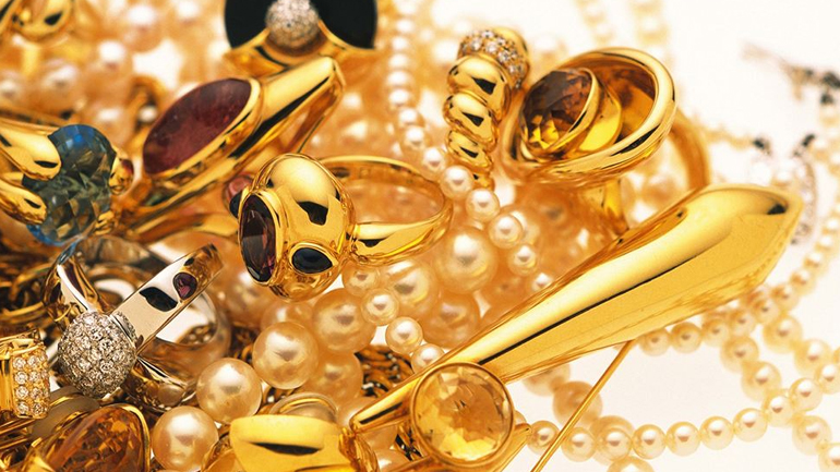 Η ΕΛ.ΑΣ. ερευνούσε κοσμηματοπώλη της Κηφισιάς για την υπόθεση Αγγλούπα αλλά τον συνέλαβε για μια καραμπίνα Η ΕΛ.ΑΣ. ερευνούσε κοσμηματοπώλη της Κηφισιάς για την υπόθεση Αγγλούπα αλλά τον συνέλαβε για μια καραμπίνα