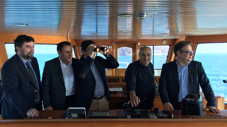 Τα…  κιάλια του Λευτέρη Αυγενάκη