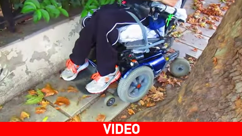 Ένας Θεσσαλονικιός κατέγραψε τα προβλήματα που αντιμετωπίζει κάθε φορά που κινείται με αναπηρικό καροτσάκι