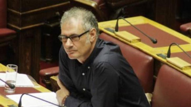 Βουλευτής του ΣΥΡΙΖΑ καλεί τον Μουζάλα να μετακινήσει πρόσφυγες προς κέντρα της ενδοχώρας