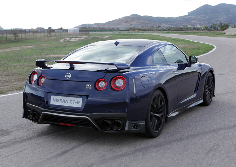 Η κάθετη δύναμη που παράγει η πίσω αεροτομή 'κολλάει' το ιαπωνικό τέρας στην άσφλατο