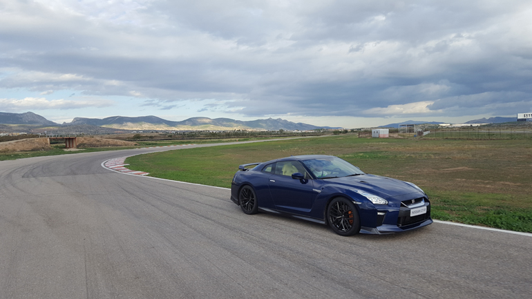 Ένα Nissan GT-R ξεδιπλώνει τις αρετές του μόνο στην πίστα...