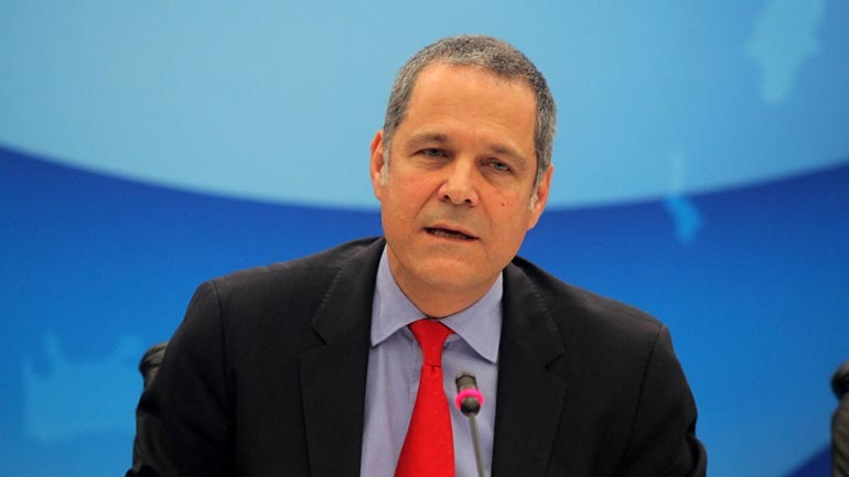 Ο Θ. Τζήμερος καταγγέλει ότι δέχθηκε μπουνιές από σύμβουλο του ΚΚΕ