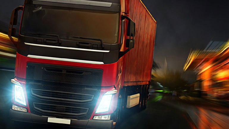 Με τα φώτα νυσταγμένα και βαριά…