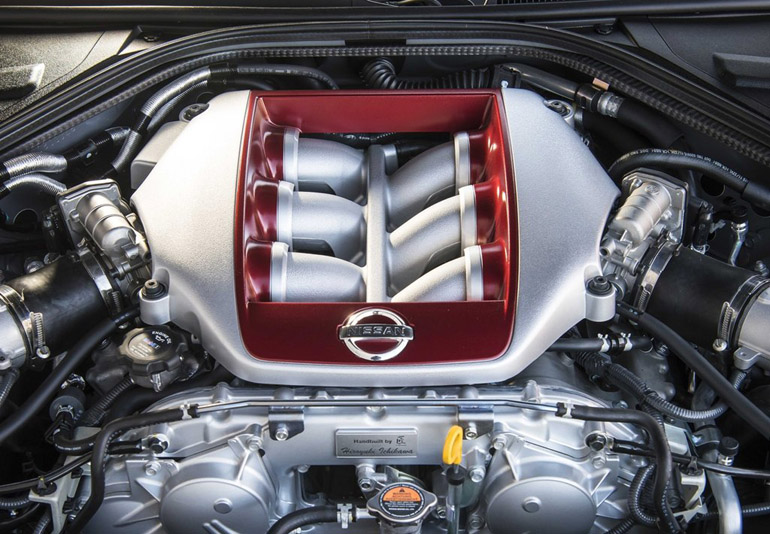 Το μοτέρ του GT-R αποδίδει 570 ίππους...