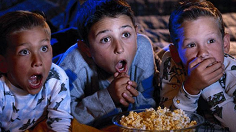 Εντείνουν οι βίαιες ταινίες την επιθετικότητα στα παιδιά;