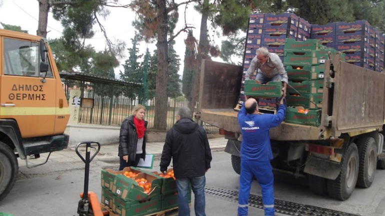 Διανομή εσπεριδοειδών στα δημοτικά σχολεία της Θέρμης