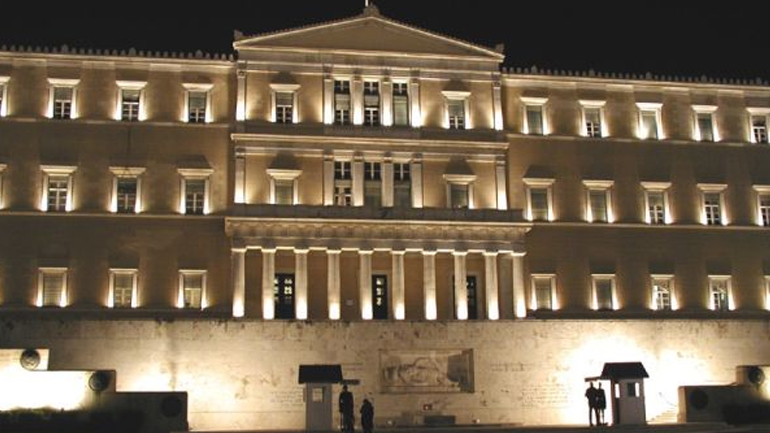 Ο Άη Βασίλης της… Βουλής