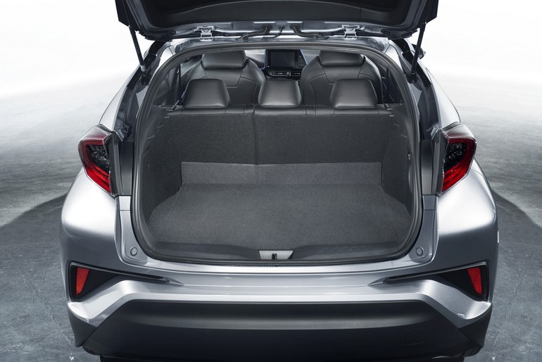 Το πορτμπαγκάζ έχει μεγάλο άνοιγμα αλλά η χωρητικότητα είναι μόλις 377 λίτρα