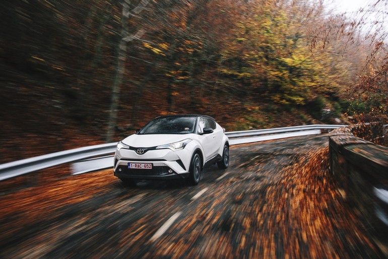 Διαθέσιμο με έναν κινητήρα βενζίνης και ως υβριδικό