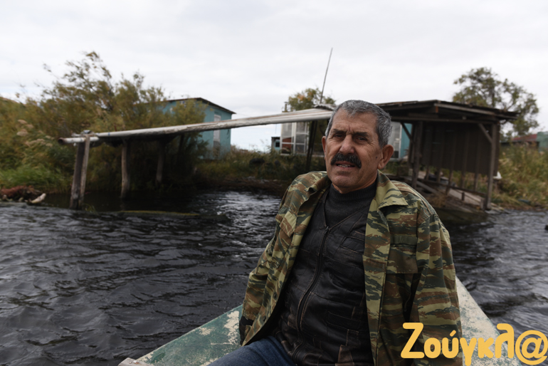 Ο Χρήστος Ασλανίδης δραστηριοποιείται στην περιοχή τα τελευταία 50 χρόνια. Η ταλαιπωρία που υφίσταται από το ελληνικό κράτος, τον ωθεί στην... παραίτηση