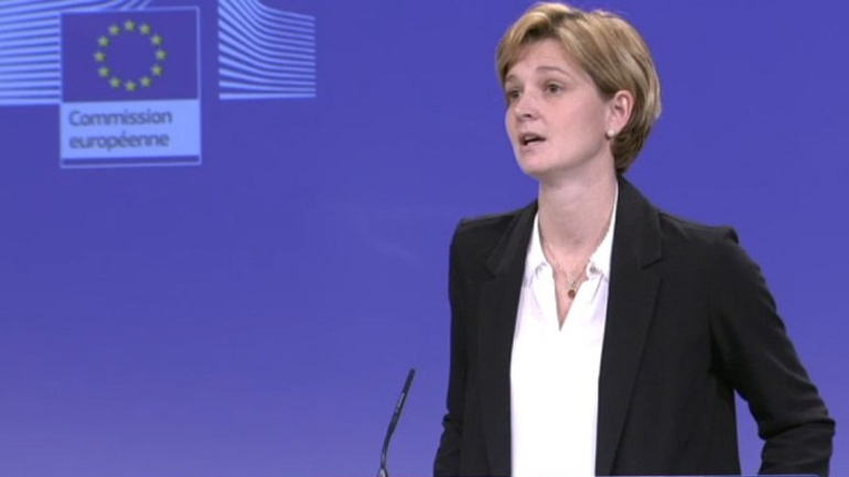 Στον Μοσκοβισί παραπέμπει η Κομισιόν για τη «μίνι σύνοδο»