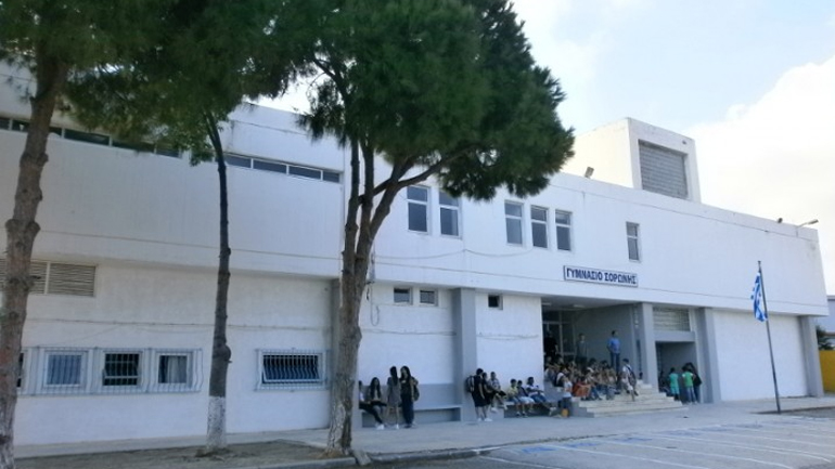 Ρόδος: Άγνωστοι «τσιμέντωσαν» τις πόρτες του Γυμνασίου Σορωνής