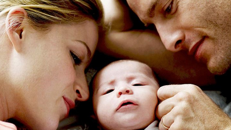 Πώς να διατηρήσετε ζωντανό τον γάμο σας μετά τη γέννηση του παιδιού σας