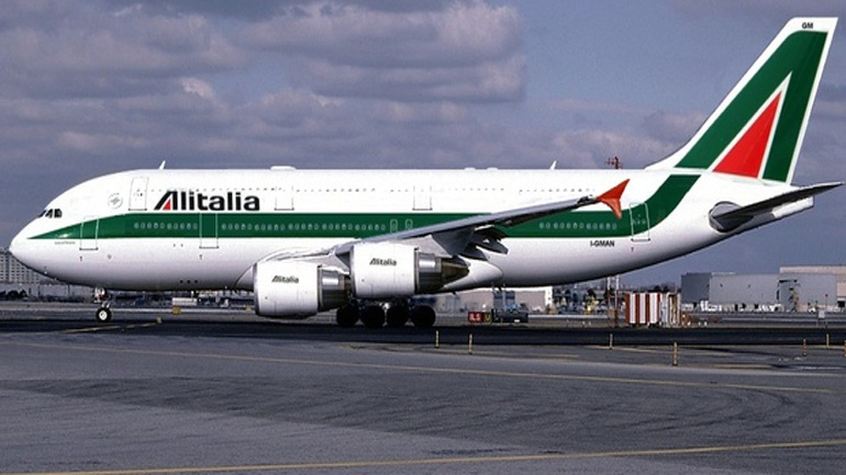 Η Alitalia εξετάζει περικοπές 700 – 2.000 θέσεων εργασίας