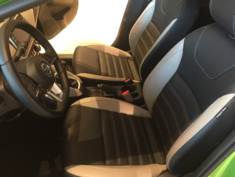 Ακόμα και τα καθίσματα είναι διαφορετικά...