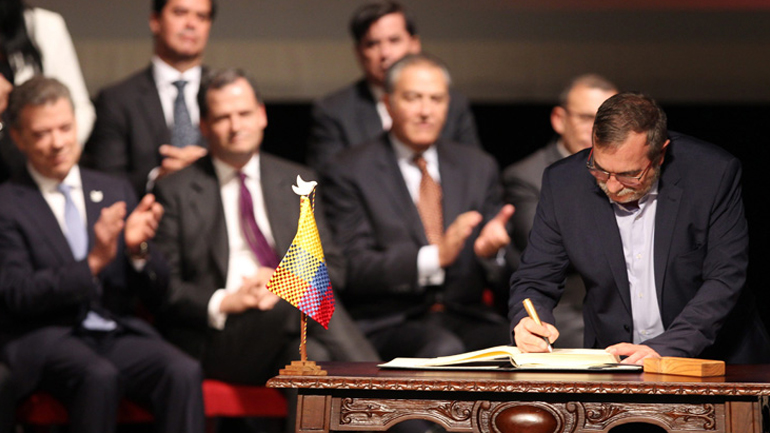 Κολομβία: Υπεγράφη η αναθεωρημένη ειρηνευτική συμφωνία ειρήνης της κυβέρνησης με τους FARC