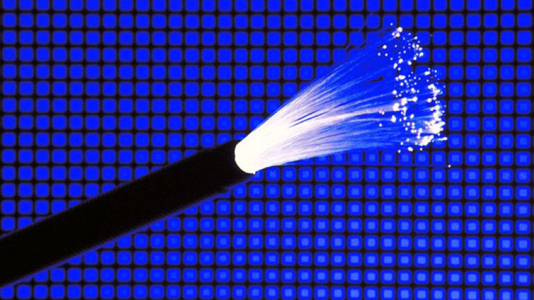 Οι μονάδες παραγωγής οπτικής ίνας «τρέχουν» για να προλάβουν τις ανάγκες