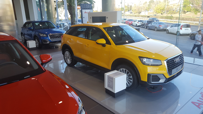 Είναι σημαντικό όταν μπαίνεις σε μία αντιπροσωπεία να βλέπεις ευχάριστα χρώματα...