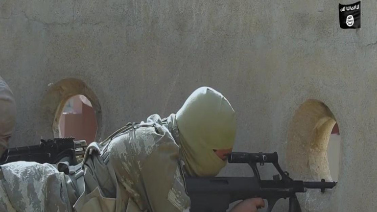 Μοσούλη: Οι τζιχαντιστές μάχονται ακόμα και με… σύρματα για να καθυστερήσουν την πτώση τους