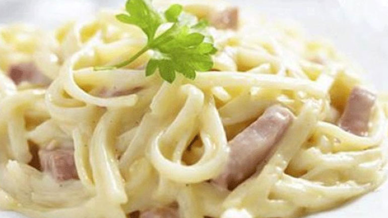 Σπαγγέτι με κρέμα γάλακτος και μπέικον