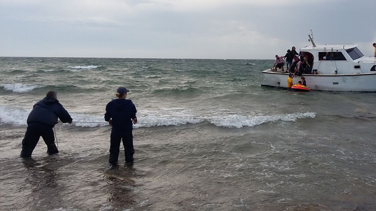 Ολονύκτια επιχείρηση διάσωσης προσφύγων ανοικτά της Κρήτης