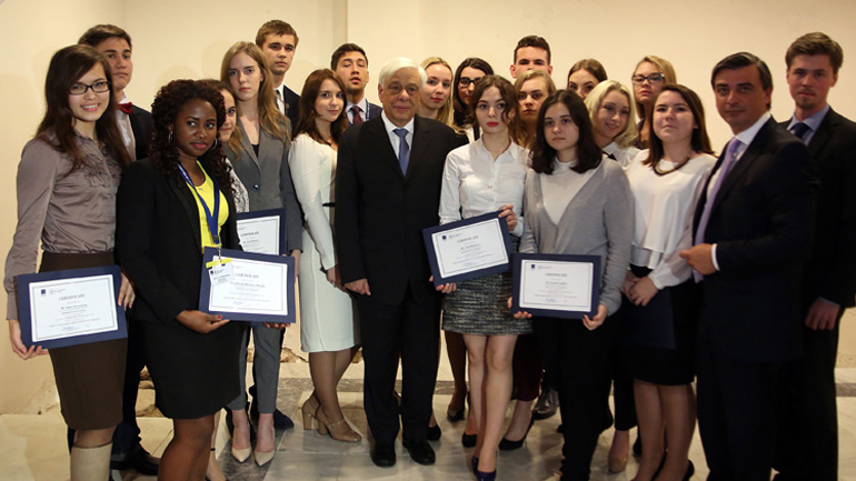 Βραβεία σε Ρώσους φοιτητές από τον Πρόεδρο της Δημοκρατίας