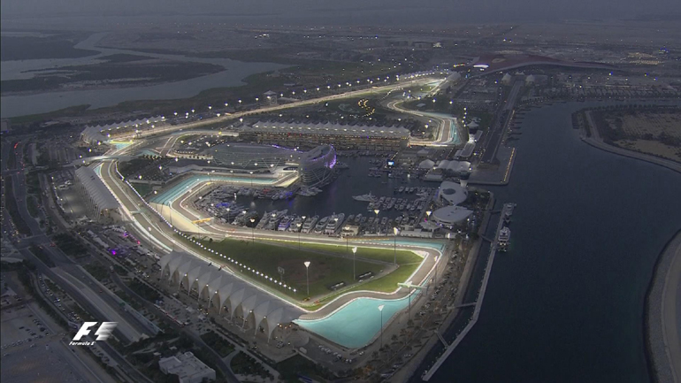 Εντυπωσιακή εικόνα από την Yas Marina της πρωτεύουσας των Ηνωμένων Αραβικών Εμιράτων