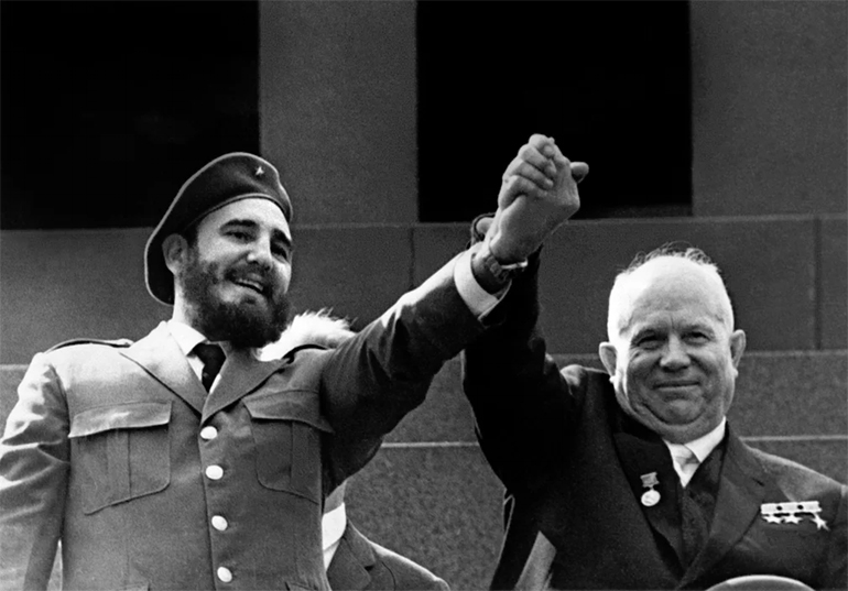 Με τον ηγέτη της Σοβιετικής Ένωσης Νικήτα Χρουστσόφ κατά τη διάρκεια επίσημης επίσκεψης στη Μόσχα το 1963