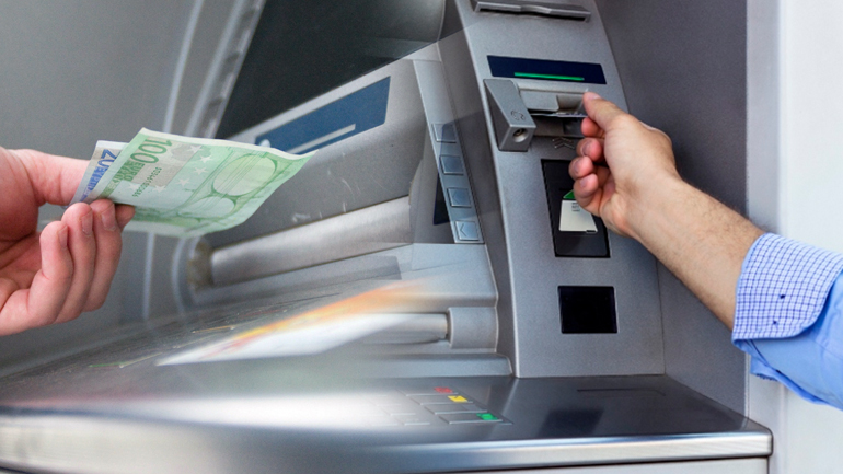 Φόρος στις αναλήψεις μετρητών