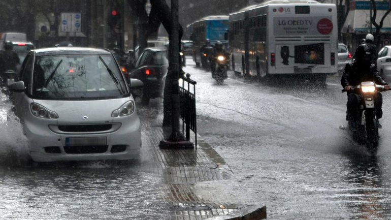 Προβλήματα στην Αττική από τη νεροποντή