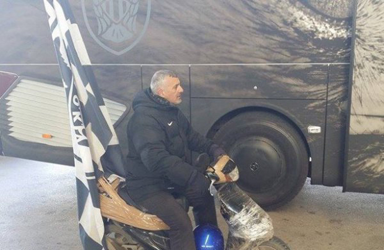 Ο φίλαθλος του ΠΑΟΚ με το... παλιό scooter που είχε!