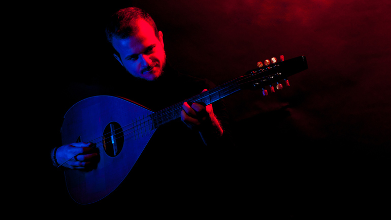 Ο Γιώργος Γεροντής παρουσιάζει την πρώτη του δισκογραφική δουλειά στον Σταυρό του Νότου