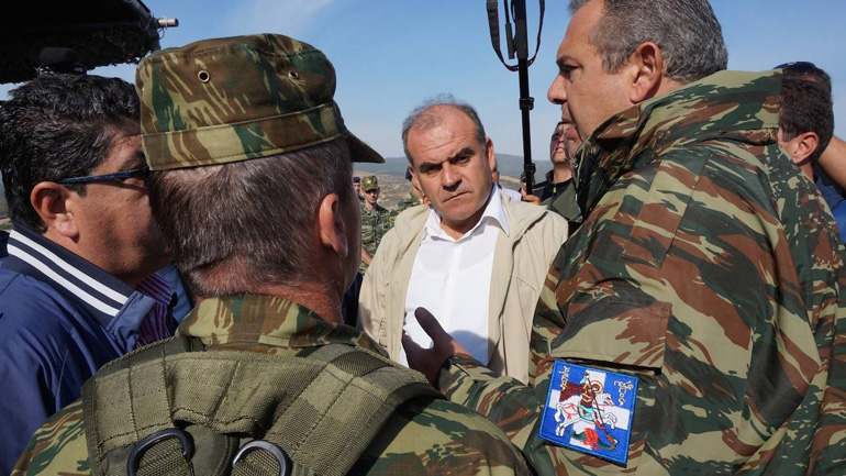 Ο υπουργός Εθνικής Άμυνας σε πρόσφατη επίσκεψή τους στο Δέλτα του Έβρου, διαβεβαιώνει τους τοπικούς φορείς ότι ο στρατός θεωρεί απαραίτητες τις καλύβες