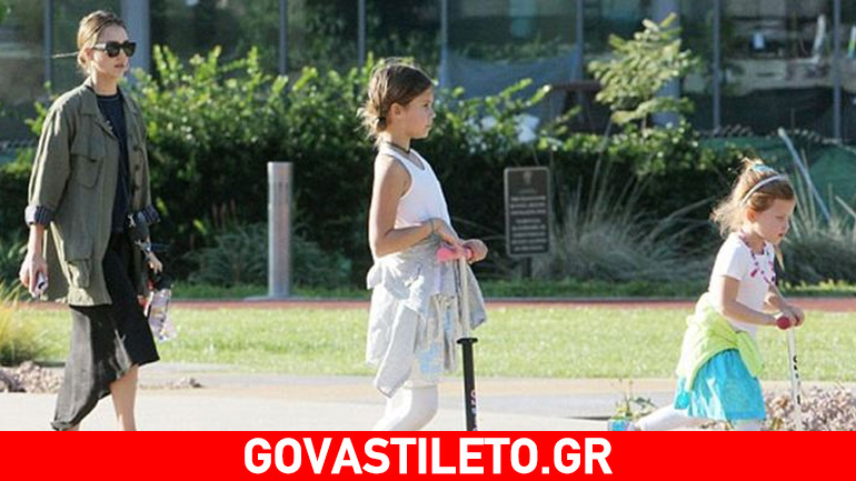 Jessica Alba: Βόλτα στο πάρκο με τις κόρες της