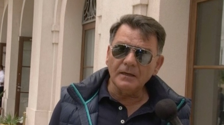 «Ας σταματήσει να παρακαλάει όταν κλείνουν οι κάμερες…»