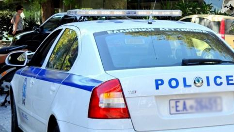 Πάτρα: Πατέρας έστελνε την 11χρονη κόρη του να κλέβει πορτοφόλια μέσα στην εκκλησία