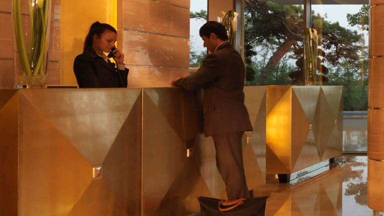 Στα αζήτητα η σορός ενοίκου σε κεντρικό ξενοδοχείο της Λάρισας