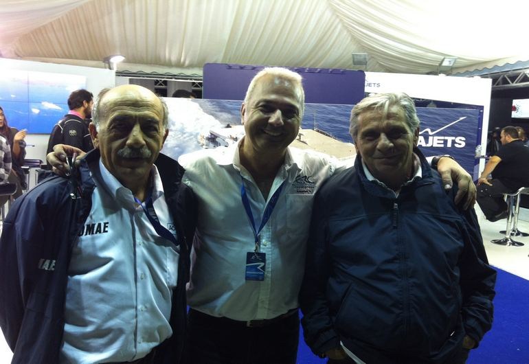 Μετά τις αρχαιρεσίες Πρόεδρος στην ΟΜΑΕ παραμένει ο Δημήτρης Μιχελακάκης (αριστερά) και Αντιπροέδρος ο Μανώλης Χαλιβελάκης (δεξιά). (στην φωτό και ο Αντώνης Αργυρόπουλος) 